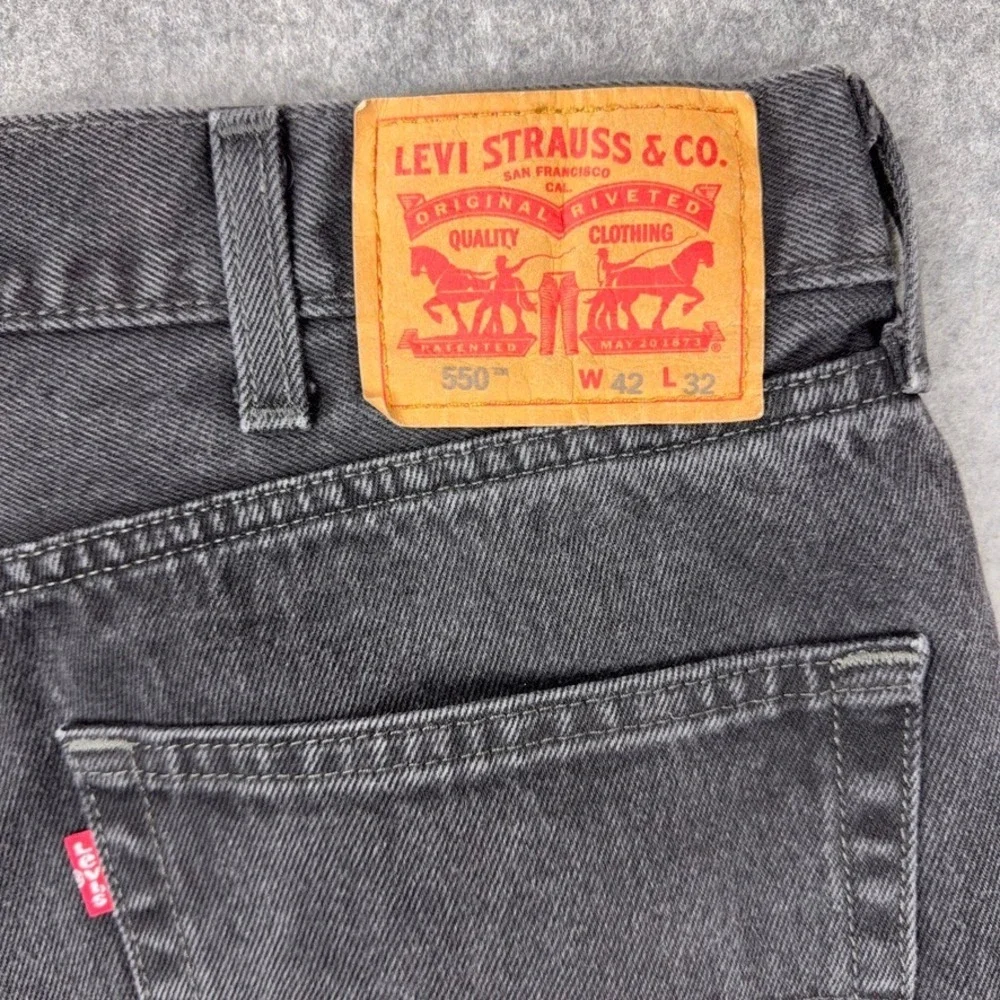 Levi's Jeans Mens 42x32 Black 550 Relaxed Fit Tapered Leg Cotton Denim Pants